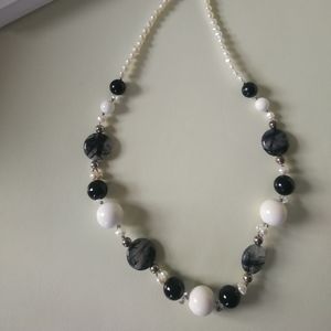 🌻 Lee Sands Black and White Necklace